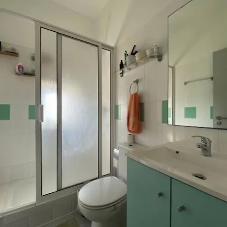 Welcoming In Flat With Terrace For Cat Lovers Habitación en casa particular *